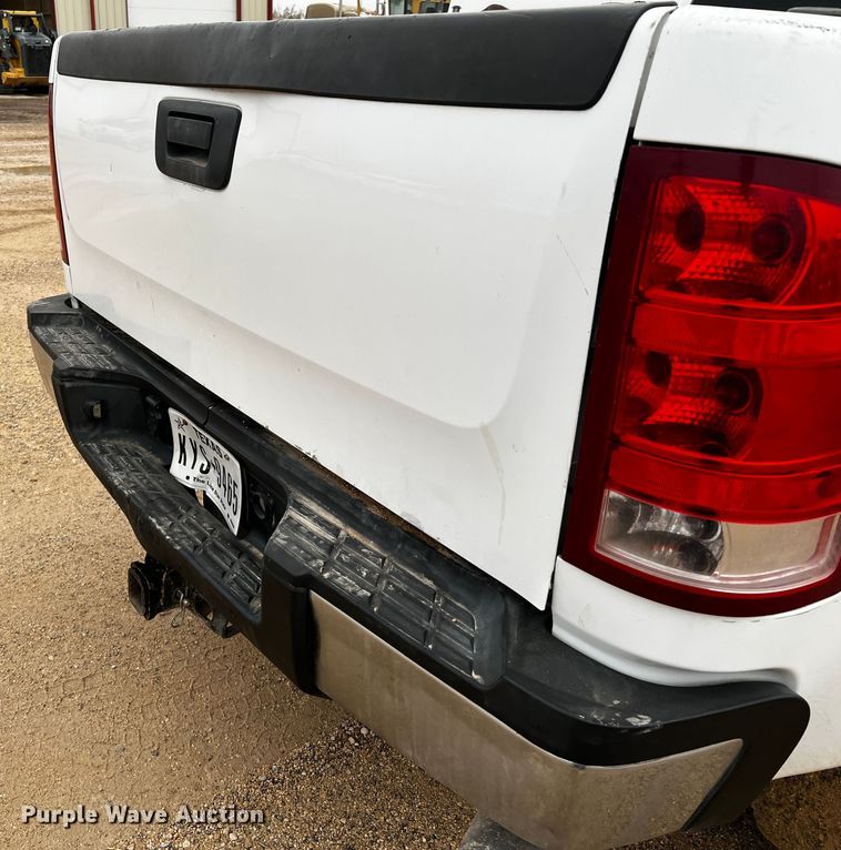 image for item DO8940 2013 GMC Sierra 2500HD  Ext. Cab pickup truck