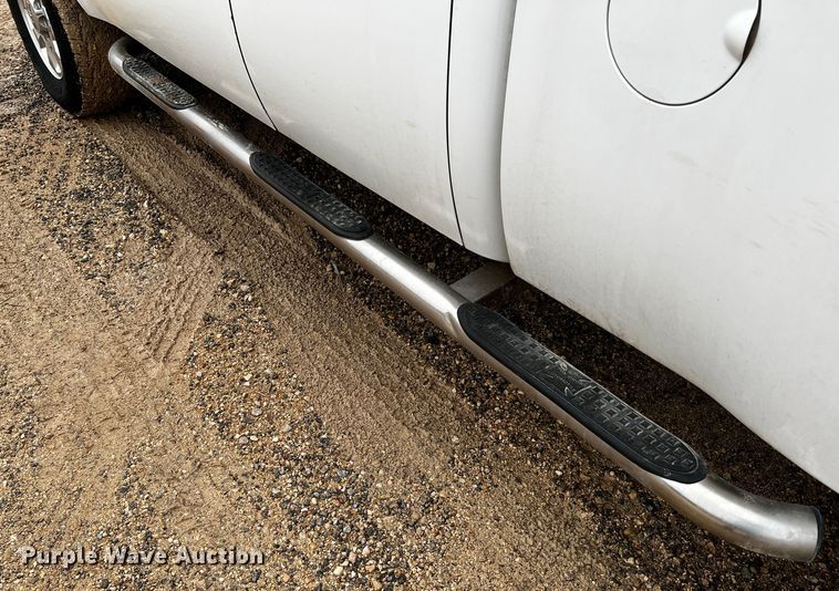 image for item DO8940 2013 GMC Sierra 2500HD  Ext. Cab pickup truck