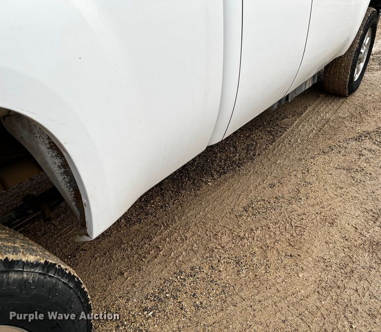 image for item DO8940 2013 GMC Sierra 2500HD  Ext. Cab pickup truck