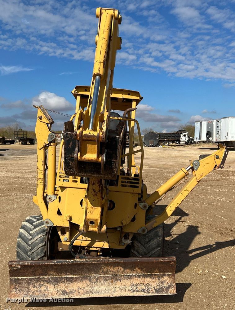 image for item DO8985 1999 Vermeer V5750  trencher