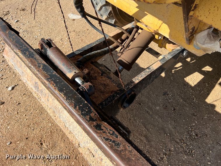 image for item DO8985 1999 Vermeer V5750  trencher