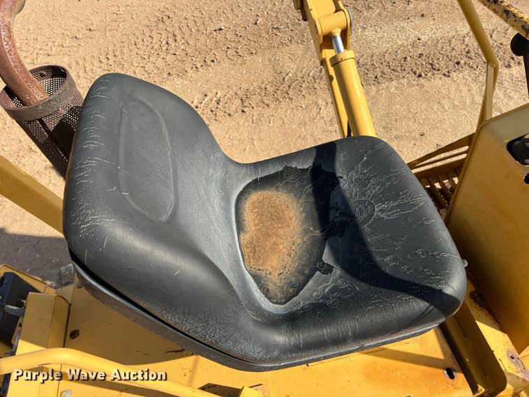 image for item DO8985 1999 Vermeer V5750  trencher