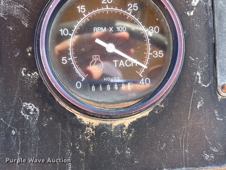 image for item DO8985 1999 Vermeer V5750  trencher