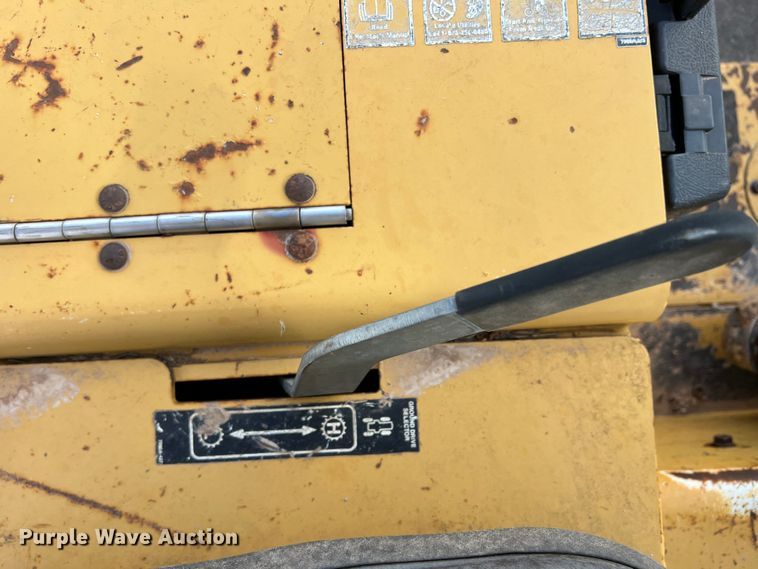 image for item DO8985 1999 Vermeer V5750  trencher