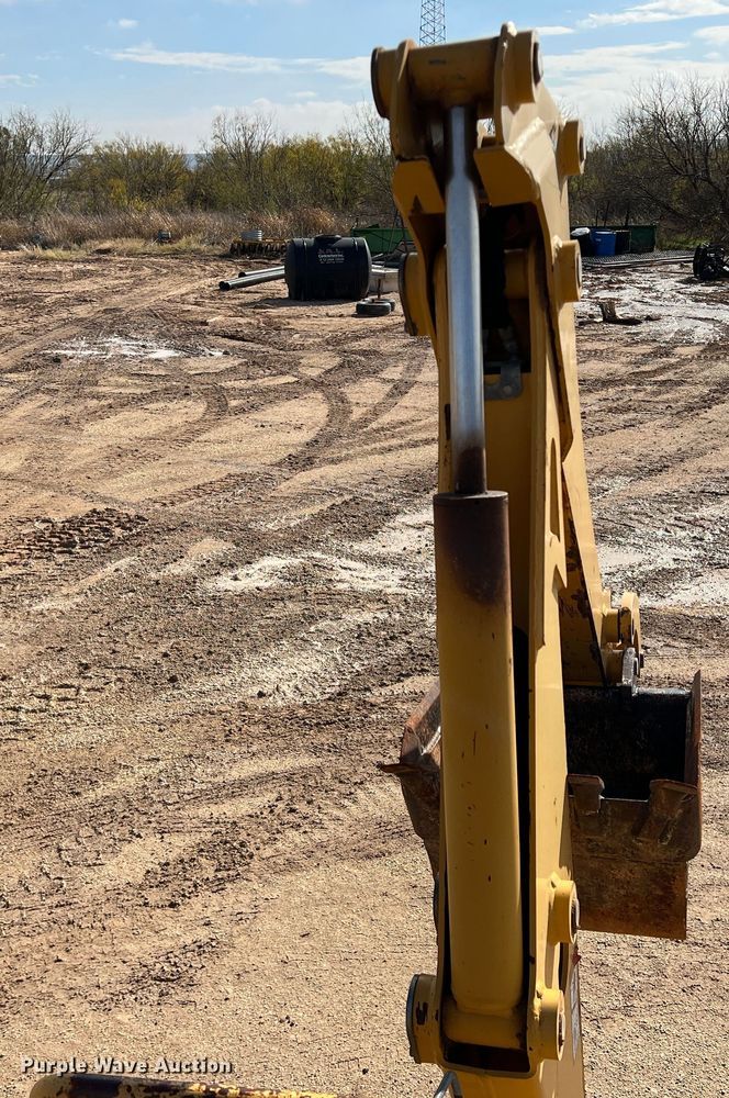 image for item DO8985 1999 Vermeer V5750  trencher