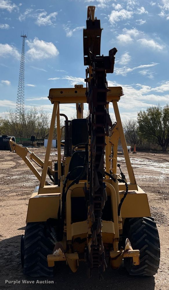 image for item DO8985 1999 Vermeer V5750  trencher