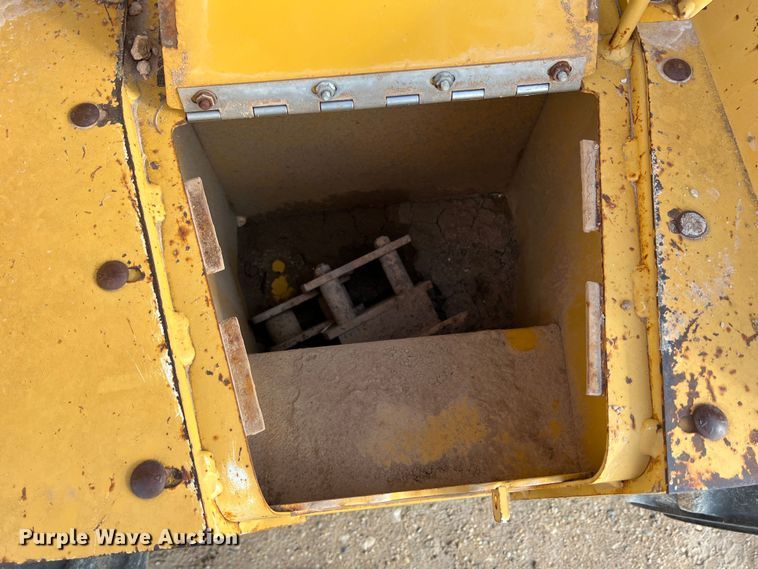 image for item DO8985 1999 Vermeer V5750  trencher