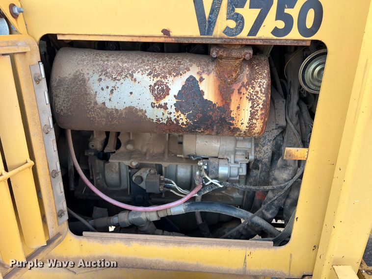 image for item DO8985 1999 Vermeer V5750  trencher