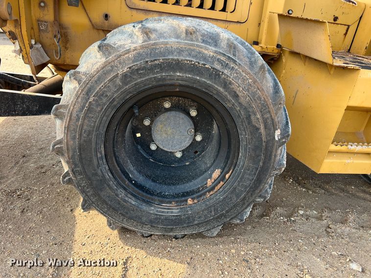 image for item DO8985 1999 Vermeer V5750  trencher