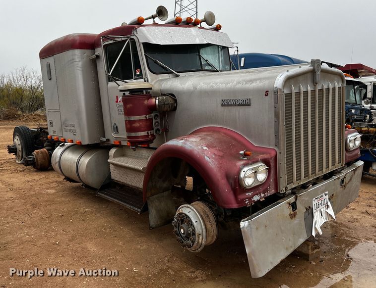 image for item DQ1937 1981 Kenworth W900  semi truck