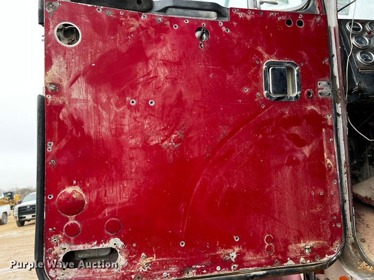 image for item DQ1937 1981 Kenworth W900  semi truck