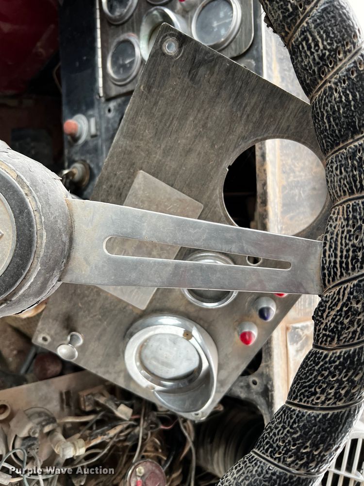 image for item DQ1937 1981 Kenworth W900  semi truck