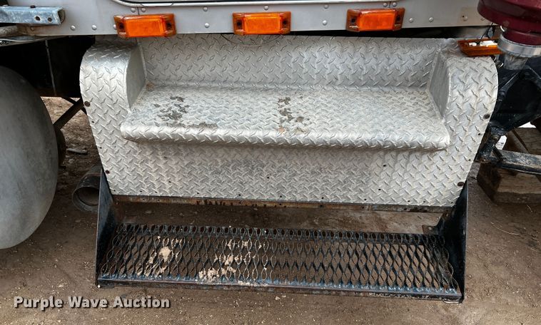 image for item DQ1937 1981 Kenworth W900  semi truck