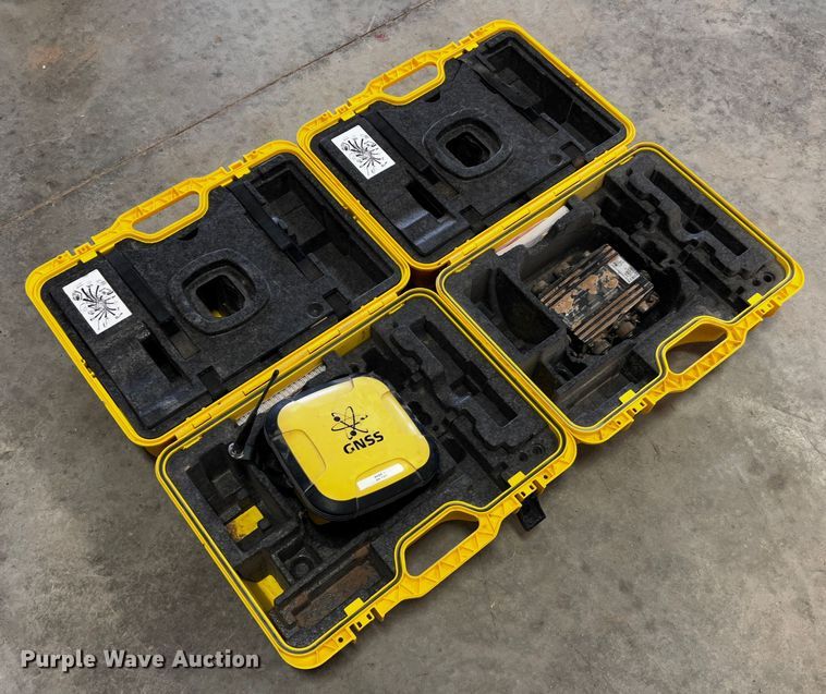 image for item MK9759 Leica  GPS system equipment