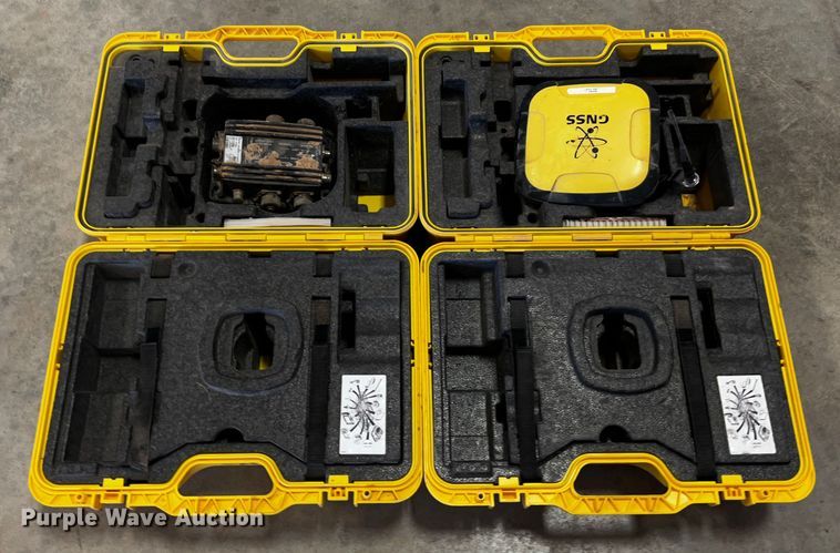 image for item MK9759 Leica  GPS system equipment