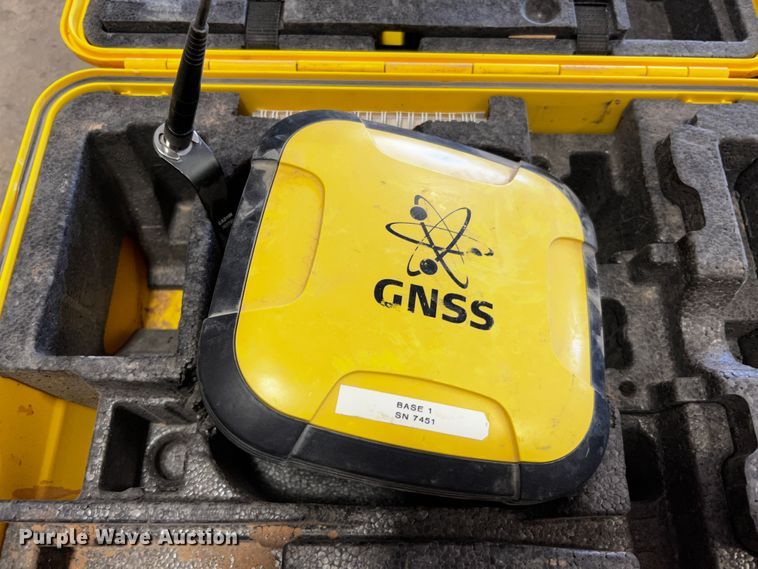 image for item MK9759 Leica  GPS system equipment