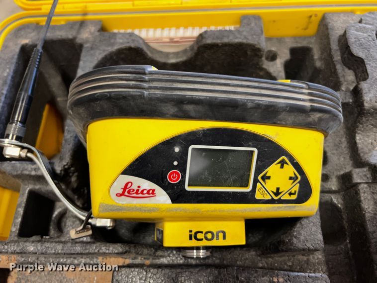 image for item MK9759 Leica  GPS system equipment