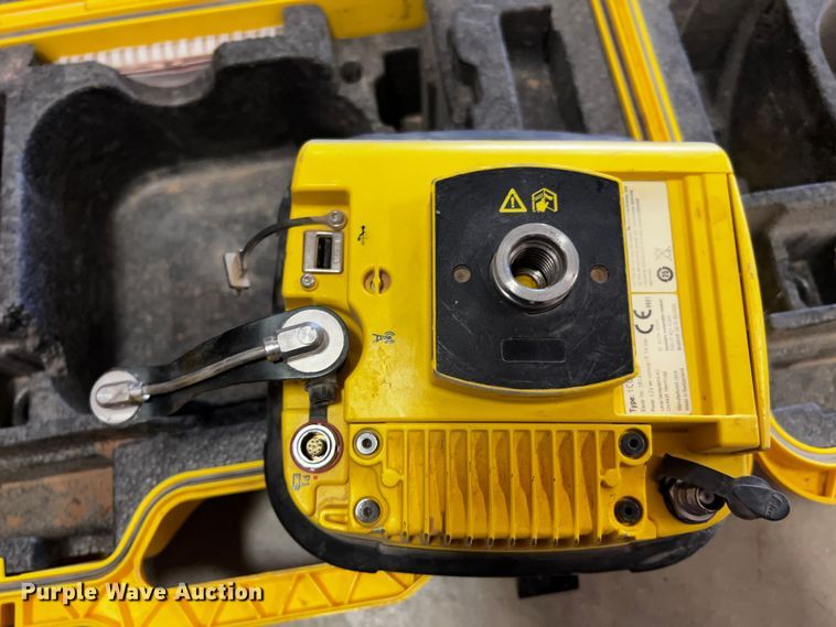 image for item MK9759 Leica  GPS system equipment