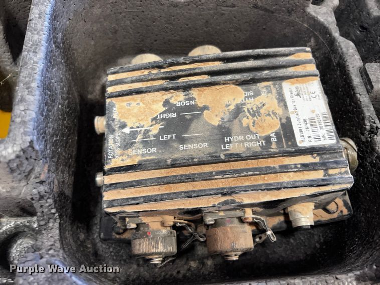 image for item MK9759 Leica  GPS system equipment