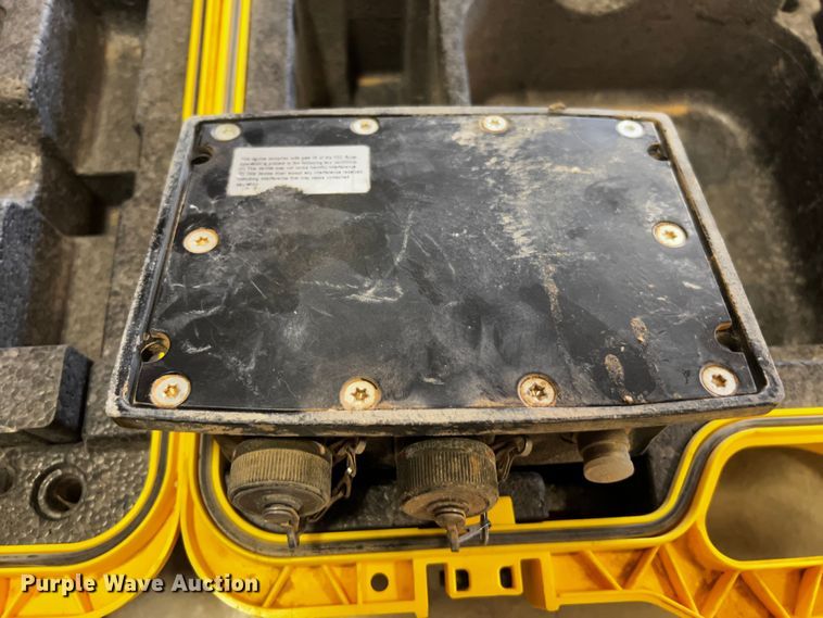 image for item MK9759 Leica  GPS system equipment