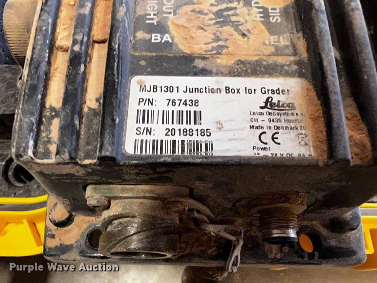 image for item MK9759 Leica  GPS system equipment