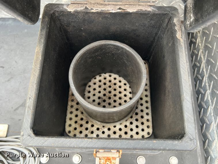 image for item DO8968 2004 Ford F550  brush fire truck