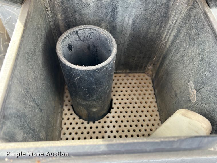 image for item DO8968 2004 Ford F550  brush fire truck