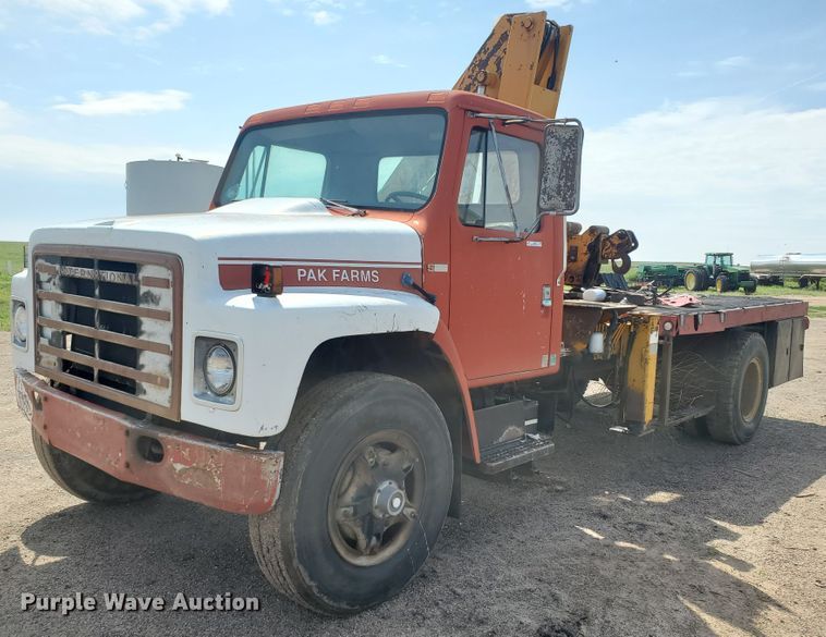 image for item JM9655 1980 International 1854  flatbed truck