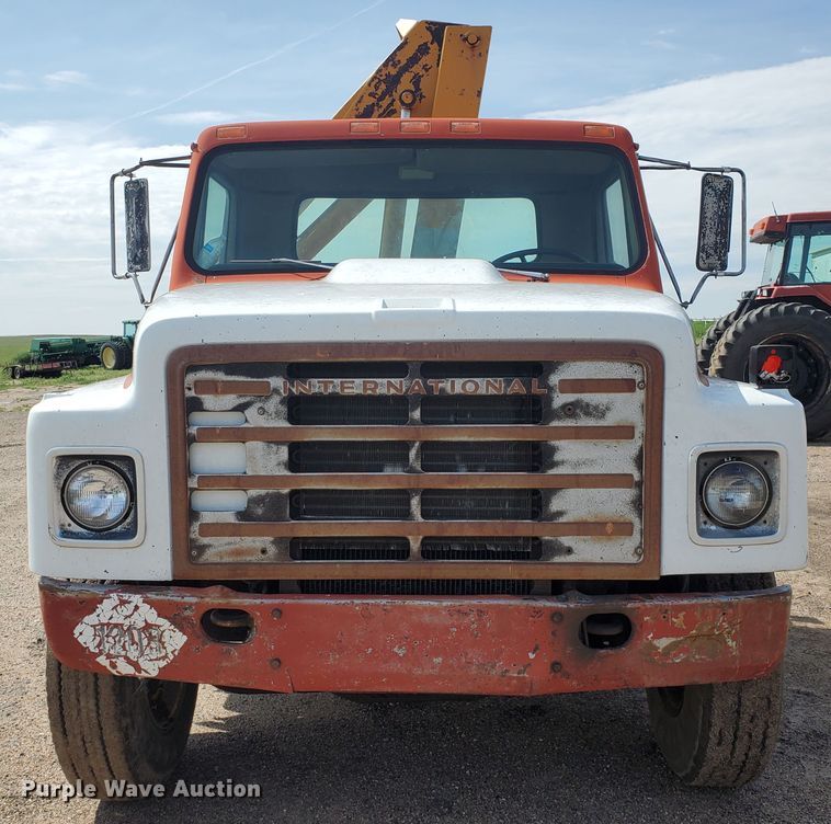 image for item JM9655 1980 International 1854  flatbed truck