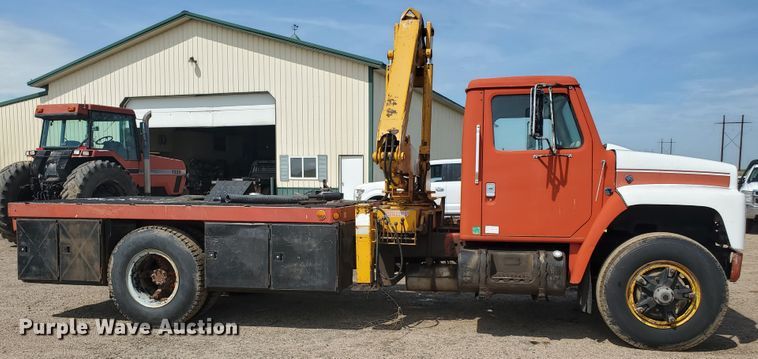 image for item JM9655 1980 International 1854  flatbed truck
