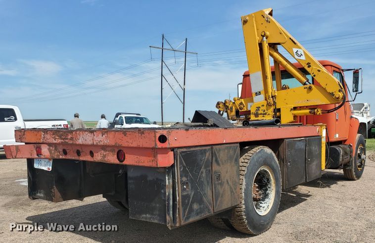 image for item JM9655 1980 International 1854  flatbed truck