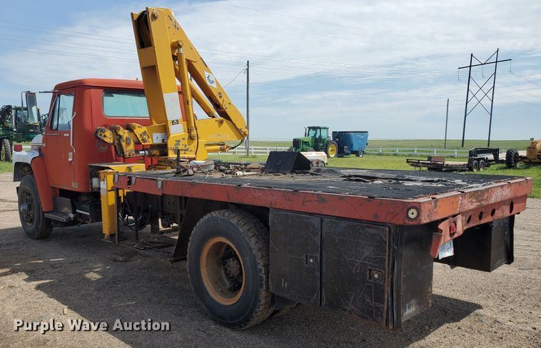 image for item JM9655 1980 International 1854  flatbed truck