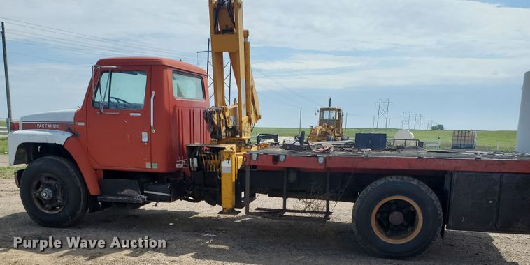 image for item JM9655 1980 International 1854  flatbed truck