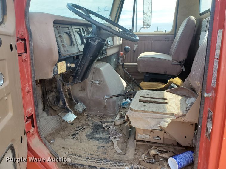 image for item JM9655 1980 International 1854  flatbed truck