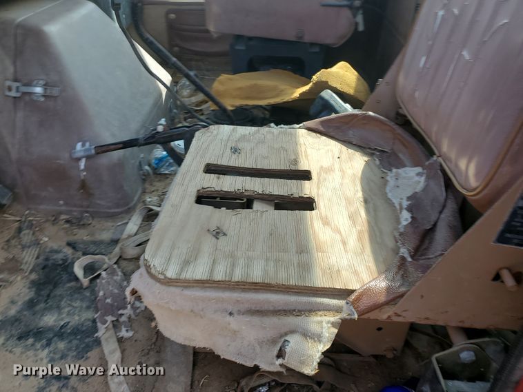 image for item JM9655 1980 International 1854  flatbed truck