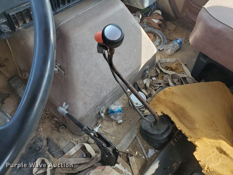 image for item JM9655 1980 International 1854  flatbed truck