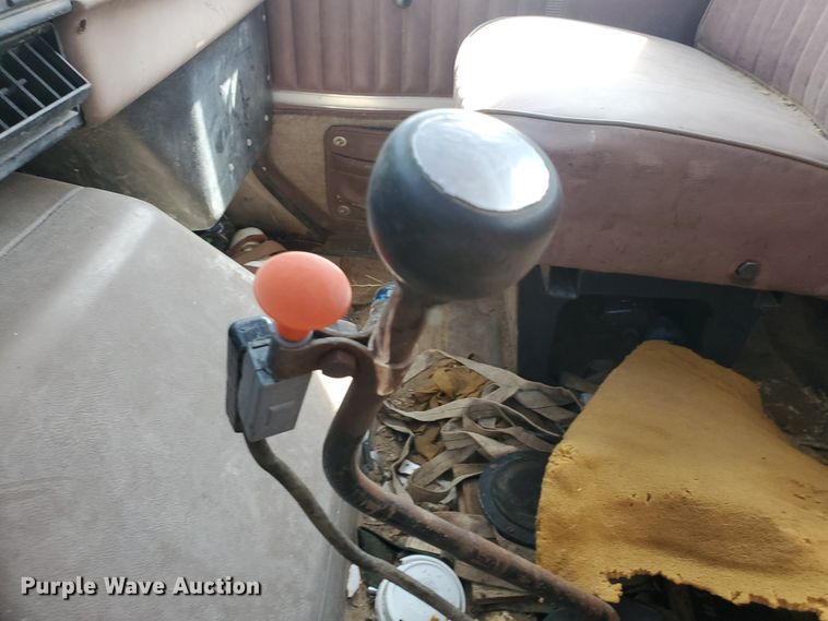 image for item JM9655 1980 International 1854  flatbed truck