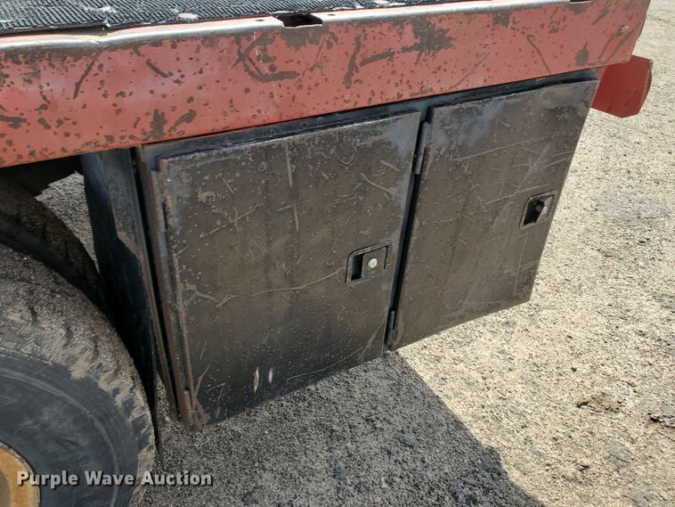 image for item JM9655 1980 International 1854  flatbed truck