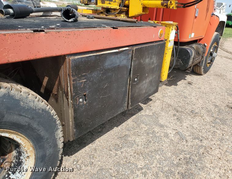 image for item JM9655 1980 International 1854  flatbed truck