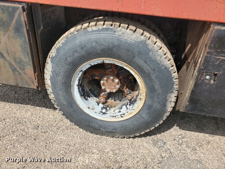 image for item JM9655 1980 International 1854  flatbed truck