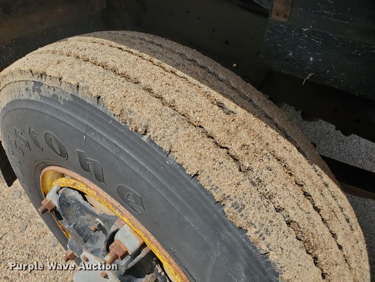 image for item JM9655 1980 International 1854  flatbed truck