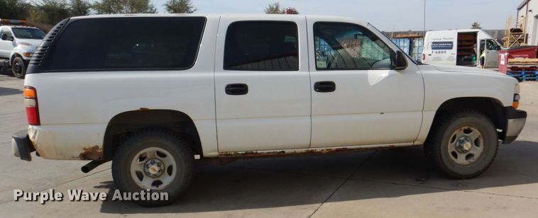 image for item JZ9046 2001 Chevrolet Suburban  SUV
