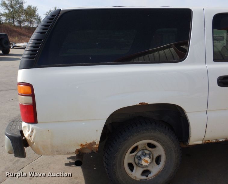 image for item JZ9046 2001 Chevrolet Suburban  SUV