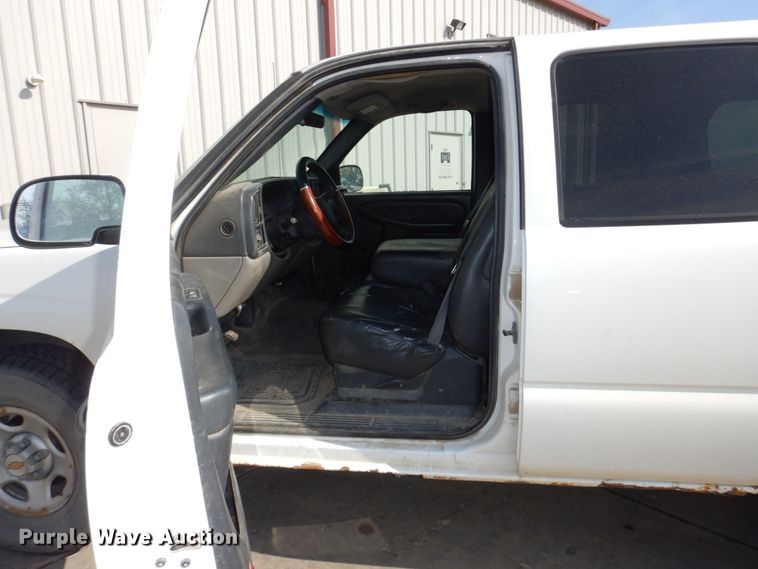 image for item JZ9046 2001 Chevrolet Suburban  SUV