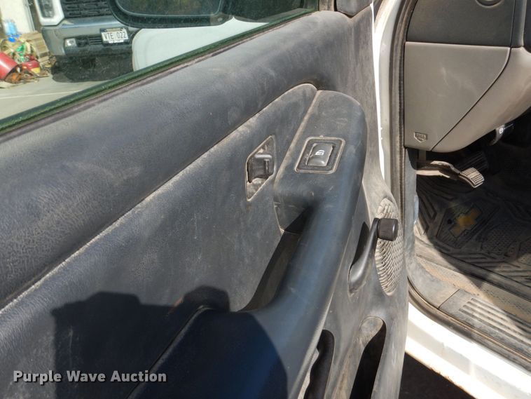 image for item JZ9046 2001 Chevrolet Suburban  SUV