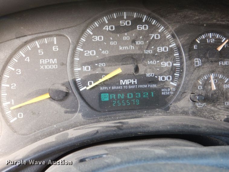 image for item JZ9046 2001 Chevrolet Suburban  SUV