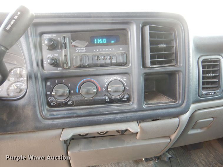 image for item JZ9046 2001 Chevrolet Suburban  SUV