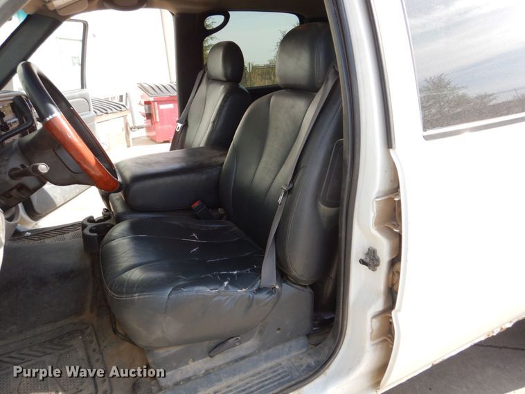 image for item JZ9046 2001 Chevrolet Suburban  SUV