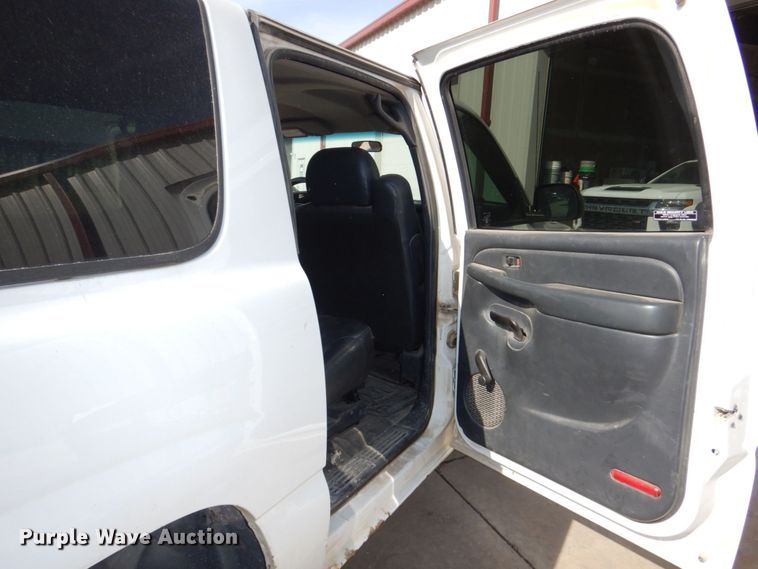 image for item JZ9046 2001 Chevrolet Suburban  SUV