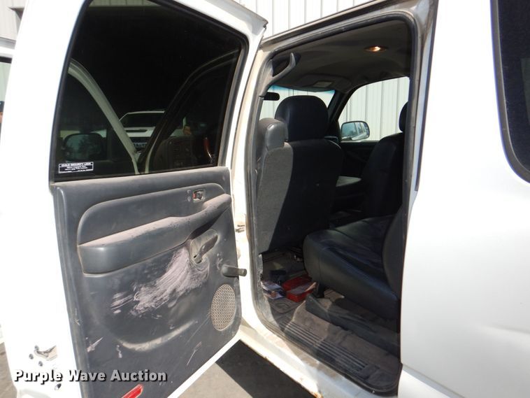 image for item JZ9046 2001 Chevrolet Suburban  SUV